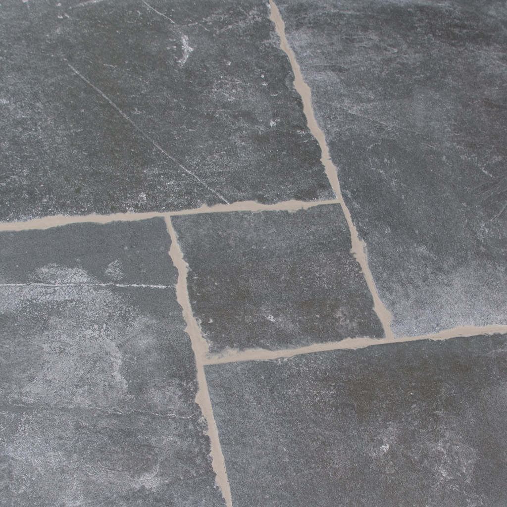 Castle Stones Blauw Grijs Romaans Verband Tegels Bourgondische Dallen met Getrommelde Rand
