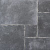 Castle Stones Blauw Grijs Romaans Verband Tegels Bourgondische Dallen met Getrommelde Rand
