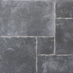 Castle Stones Blauw Grijs Romaans Verband Tegels Bourgondische Dallen met Getrommelde Rand