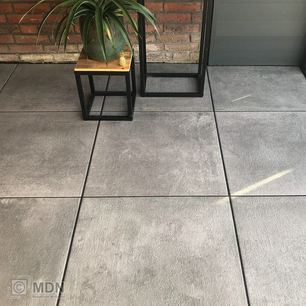 Enzovoorts Beoefend pizza Keramische tuintegels terrastegels keramiek 60×60 grijs | Megadump