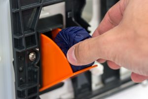 Geberit UP100 toiletblokhouder Geberit UP100 toiletblokje inwerpen