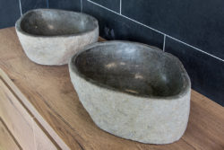 Set van 2 gelijkende natuursteen tweeling waskommen