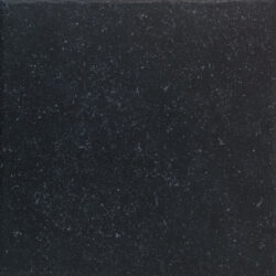 Zwarte vloertegels met getrommelde randen in 60x60 cm