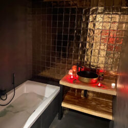 Gouden tegeltjes 13x13 badkamer