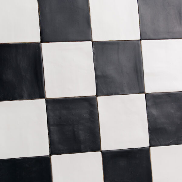 Handvorm tegels 13x13 Mat wit en Mat zwart geblokt dambord