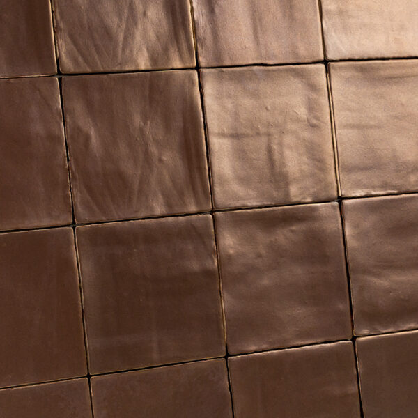 Brons kleurige bronzen handvorm tegels 13x13 cm