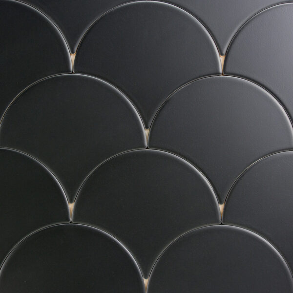 Mat zwarte schubben tegels | black Scales | Druppel wandtegels 14x16 cm