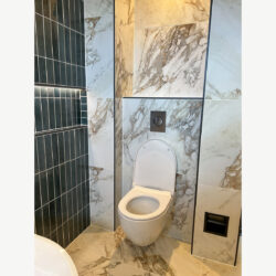 Carrara Gold mat 60x120 cm marmer look tegels wit met gouden ader