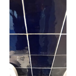 Kobalt blauwe handvorm tegels in de maat 13x13 cm