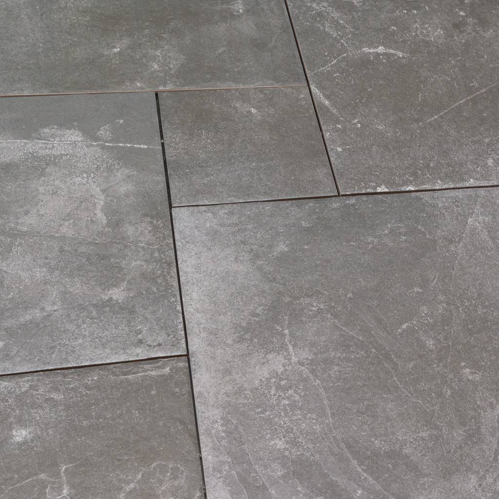 Castle Stones Blauw Grijs Romaans Verband Tegels Bourgondische Dallen met Getrommelde Rand