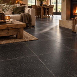 Keramische Hardsteenlook vloertegels 60x60 met semi getrommelde randen